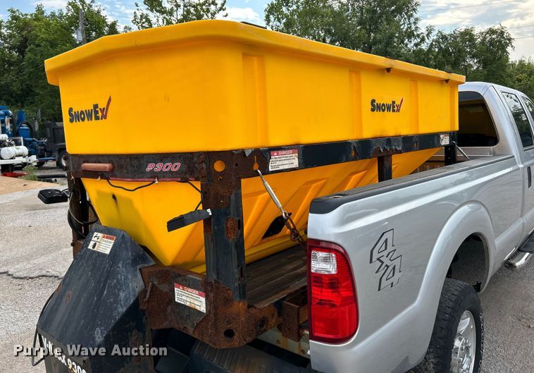 image for item NL9409 2016 Ford F350 Super Duty XLT  Crew Cab pickup truck