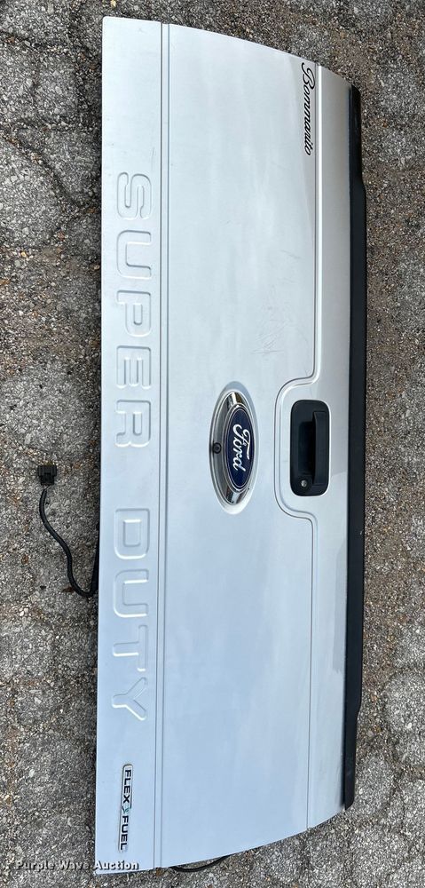 image for item NL9409 2016 Ford F350 Super Duty XLT  Crew Cab pickup truck