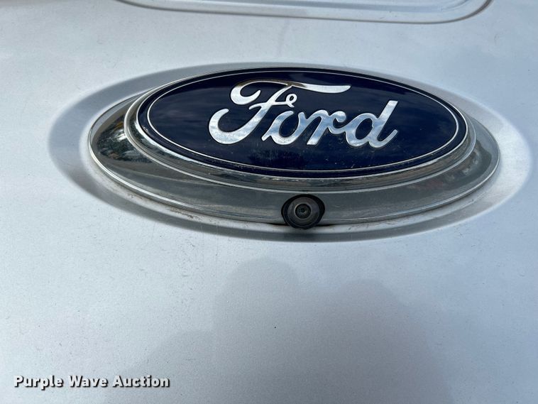 image for item NL9409 2016 Ford F350 Super Duty XLT  Crew Cab pickup truck