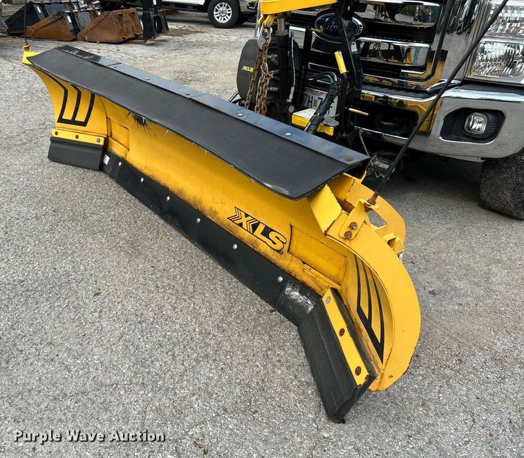 image for item NL9409 2016 Ford F350 Super Duty XLT  Crew Cab pickup truck