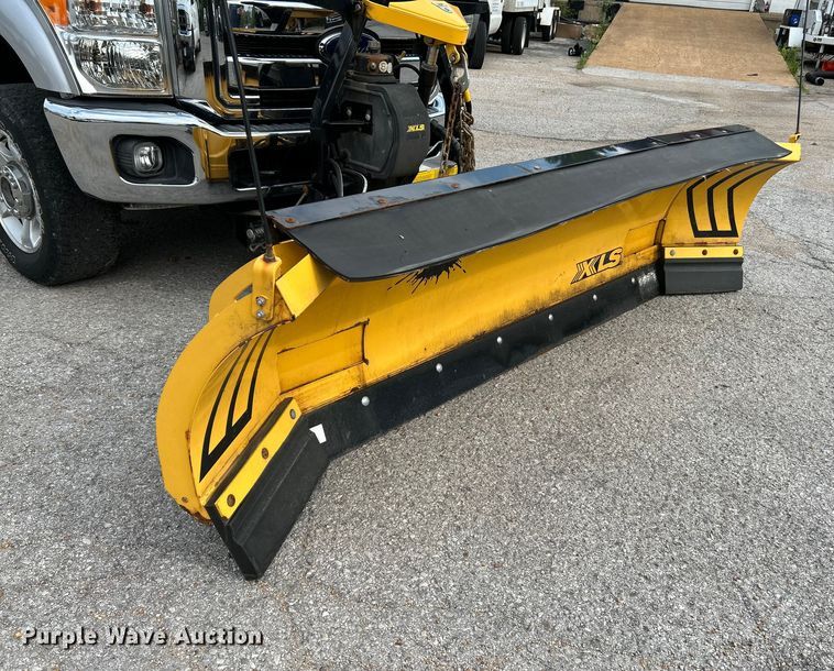 image for item NL9409 2016 Ford F350 Super Duty XLT  Crew Cab pickup truck