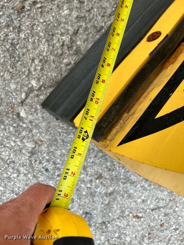 image for item NL9409 2016 Ford F350 Super Duty XLT  Crew Cab pickup truck