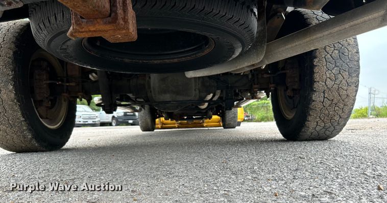 image for item NL9409 2016 Ford F350 Super Duty XLT  Crew Cab pickup truck