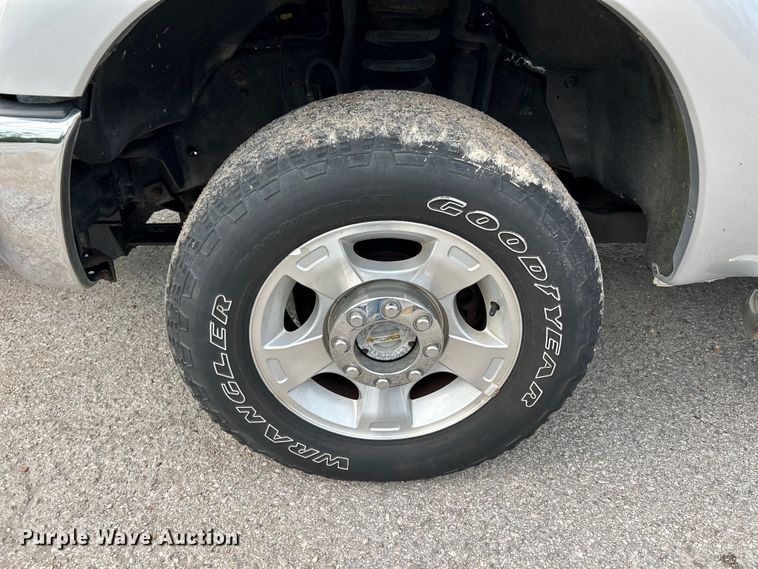 image for item NL9409 2016 Ford F350 Super Duty XLT  Crew Cab pickup truck