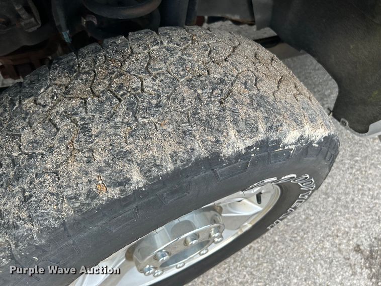 image for item NL9409 2016 Ford F350 Super Duty XLT  Crew Cab pickup truck