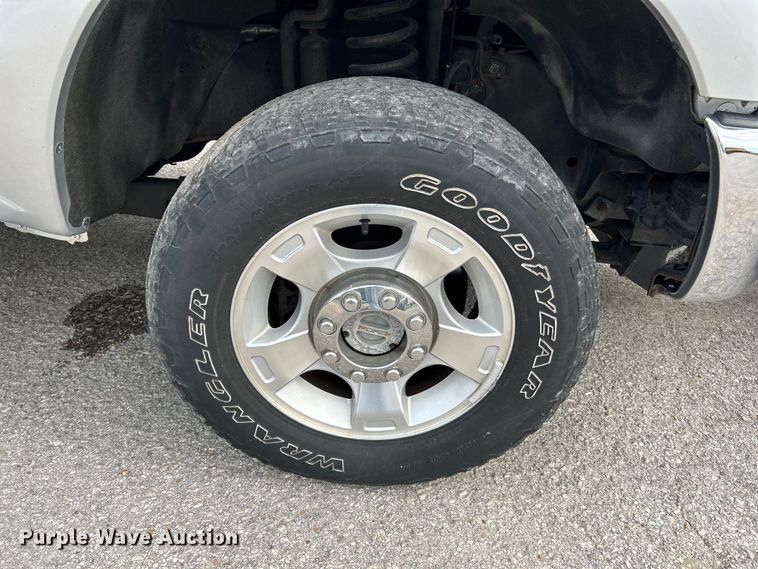 image for item NL9409 2016 Ford F350 Super Duty XLT  Crew Cab pickup truck