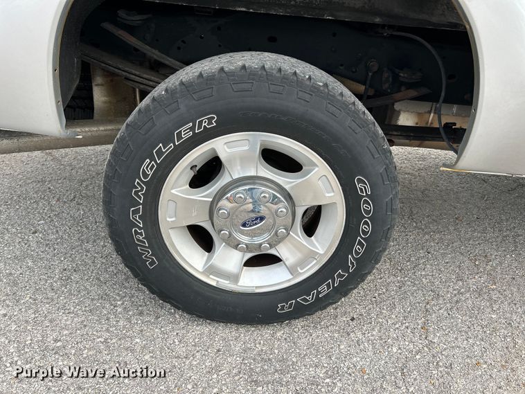 image for item NL9409 2016 Ford F350 Super Duty XLT  Crew Cab pickup truck