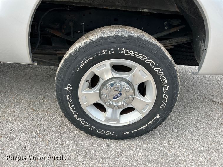 image for item NL9409 2016 Ford F350 Super Duty XLT  Crew Cab pickup truck