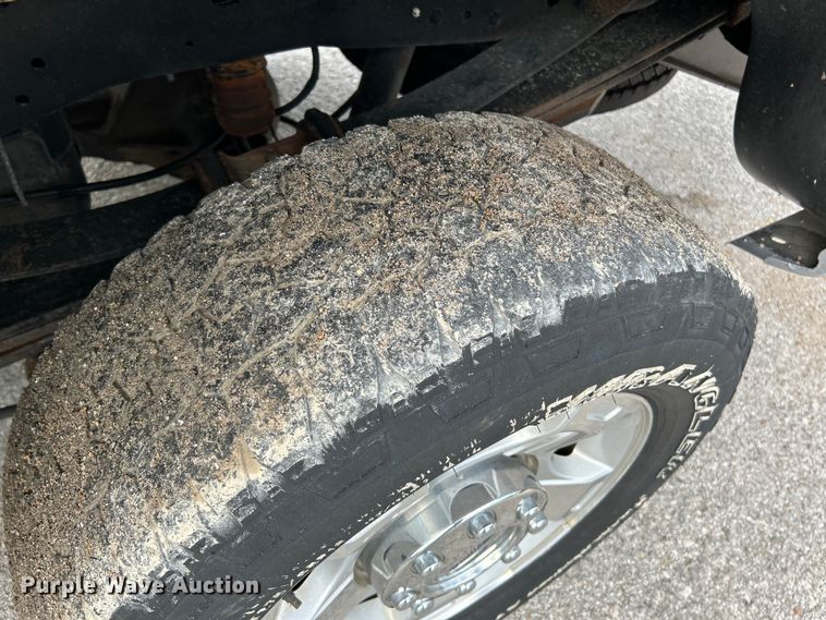 image for item NL9409 2016 Ford F350 Super Duty XLT  Crew Cab pickup truck