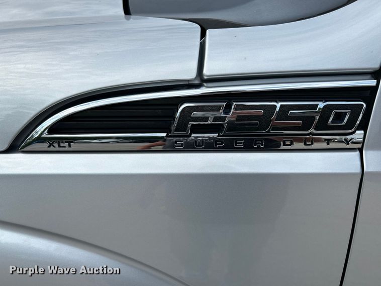 image for item NL9409 2016 Ford F350 Super Duty XLT  Crew Cab pickup truck