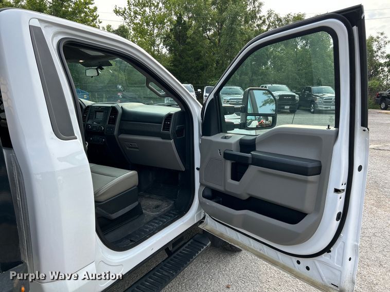 image for item NL9410 2019 Ford F550 Super Duty XL  flatbed truck