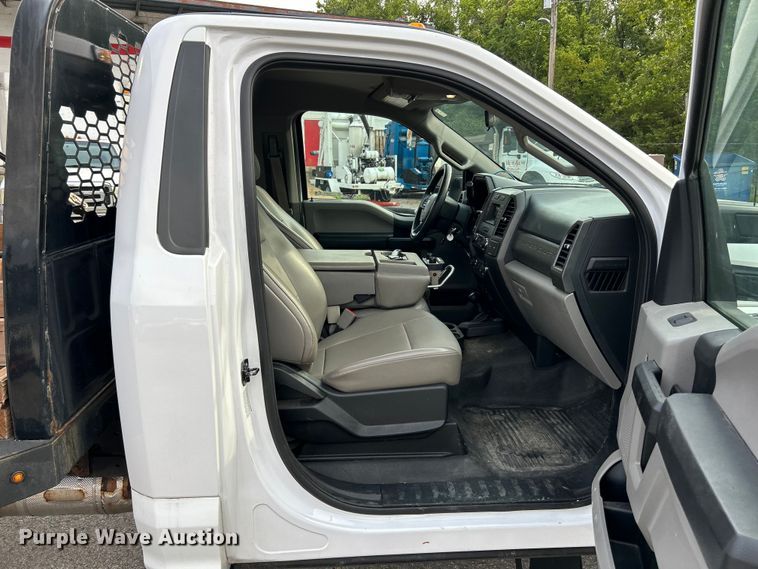 image for item NL9410 2019 Ford F550 Super Duty XL  flatbed truck