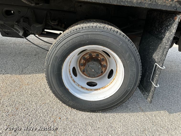 image for item NL9410 2019 Ford F550 Super Duty XL  flatbed truck