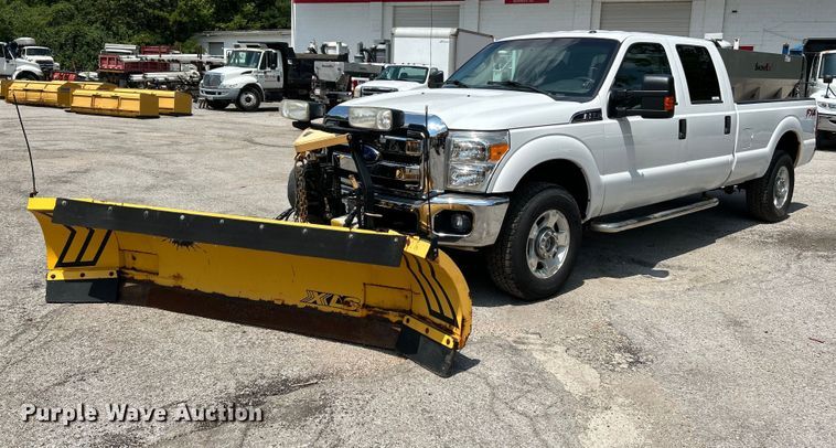 image for item NL9413 2015 Ford F350 Super Duty XLT  Crew Cab pickup truck