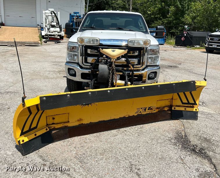 image for item NL9413 2015 Ford F350 Super Duty XLT  Crew Cab pickup truck