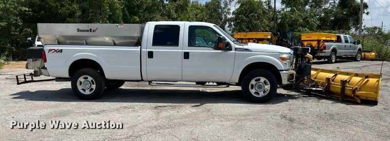 image for item NL9413 2015 Ford F350 Super Duty XLT  Crew Cab pickup truck