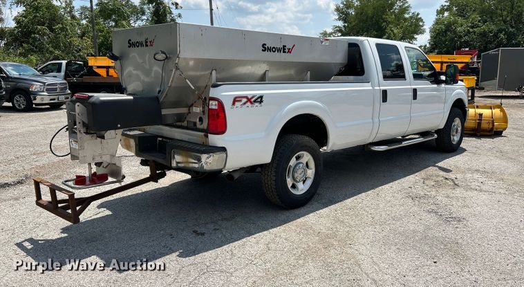 image for item NL9413 2015 Ford F350 Super Duty XLT  Crew Cab pickup truck