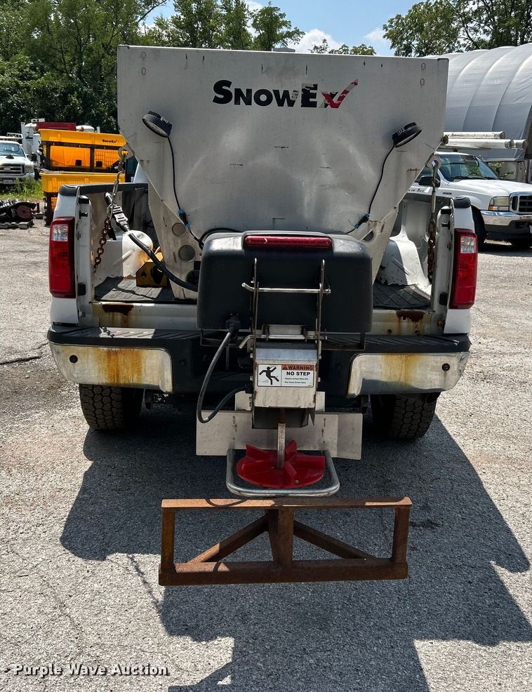 image for item NL9413 2015 Ford F350 Super Duty XLT  Crew Cab pickup truck