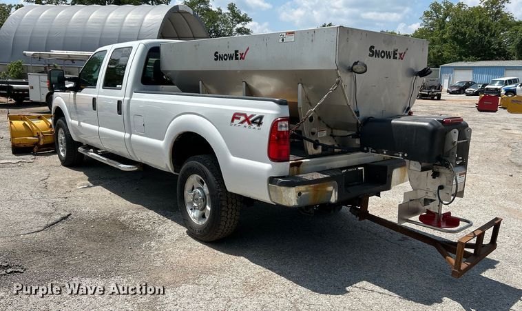 image for item NL9413 2015 Ford F350 Super Duty XLT  Crew Cab pickup truck