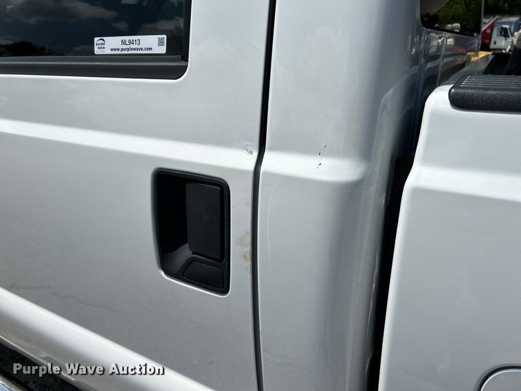 image for item NL9413 2015 Ford F350 Super Duty XLT  Crew Cab pickup truck