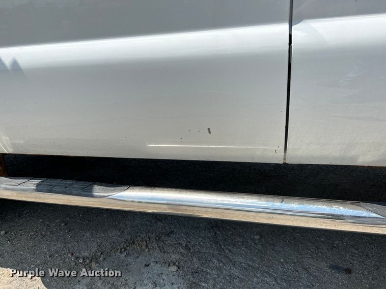 image for item NL9413 2015 Ford F350 Super Duty XLT  Crew Cab pickup truck