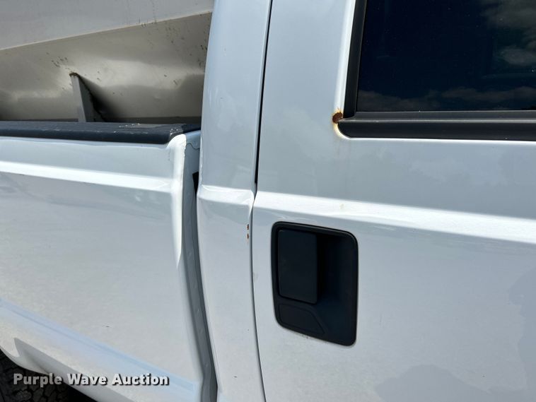 image for item NL9413 2015 Ford F350 Super Duty XLT  Crew Cab pickup truck