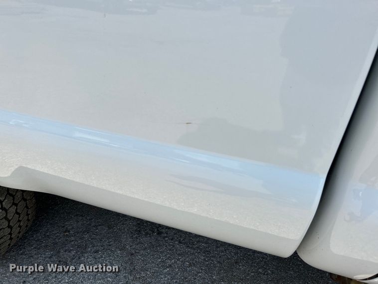 image for item NL9413 2015 Ford F350 Super Duty XLT  Crew Cab pickup truck