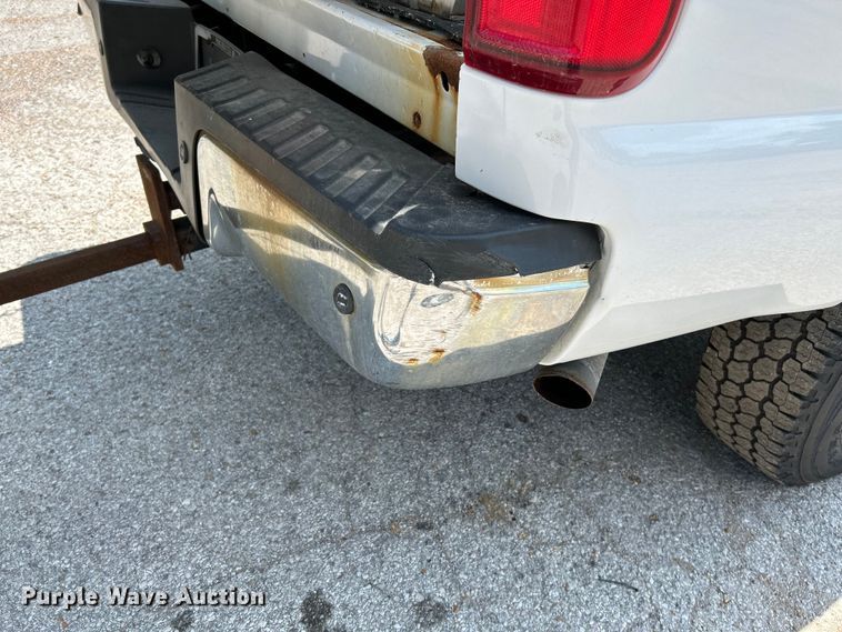 image for item NL9413 2015 Ford F350 Super Duty XLT  Crew Cab pickup truck