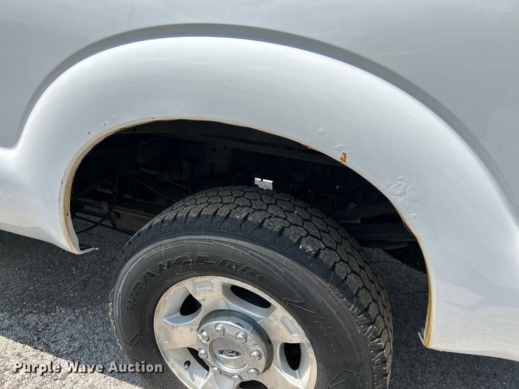 image for item NL9413 2015 Ford F350 Super Duty XLT  Crew Cab pickup truck