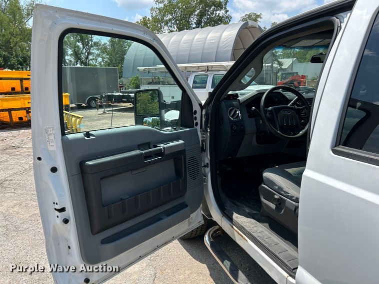 image for item NL9413 2015 Ford F350 Super Duty XLT  Crew Cab pickup truck