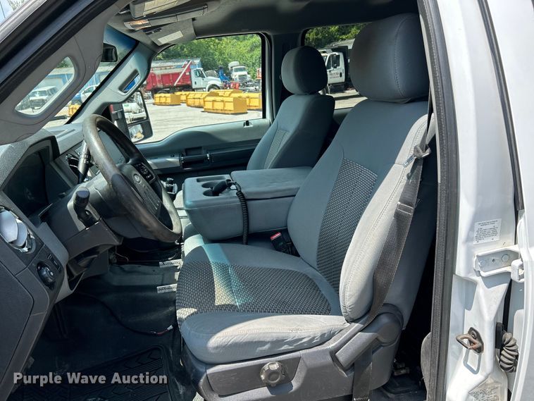 image for item NL9413 2015 Ford F350 Super Duty XLT  Crew Cab pickup truck