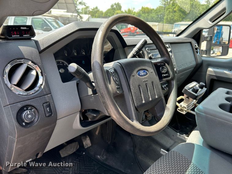 image for item NL9413 2015 Ford F350 Super Duty XLT  Crew Cab pickup truck