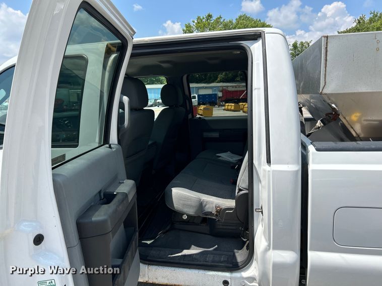 image for item NL9413 2015 Ford F350 Super Duty XLT  Crew Cab pickup truck