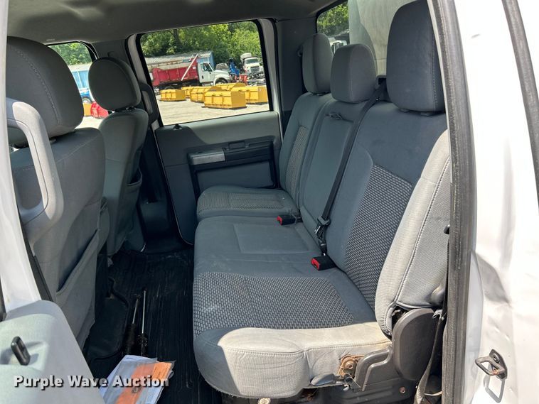 image for item NL9413 2015 Ford F350 Super Duty XLT  Crew Cab pickup truck