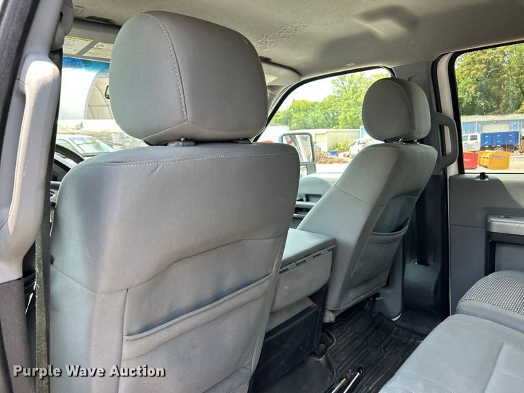 image for item NL9413 2015 Ford F350 Super Duty XLT  Crew Cab pickup truck