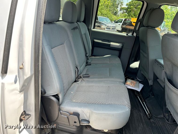 image for item NL9413 2015 Ford F350 Super Duty XLT  Crew Cab pickup truck