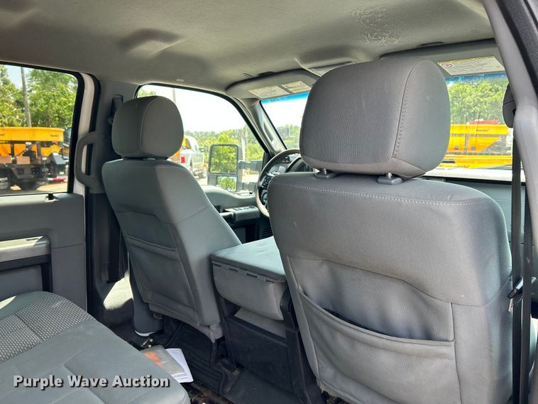 image for item NL9413 2015 Ford F350 Super Duty XLT  Crew Cab pickup truck