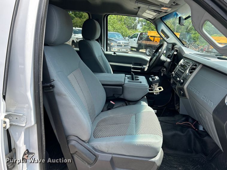 image for item NL9413 2015 Ford F350 Super Duty XLT  Crew Cab pickup truck