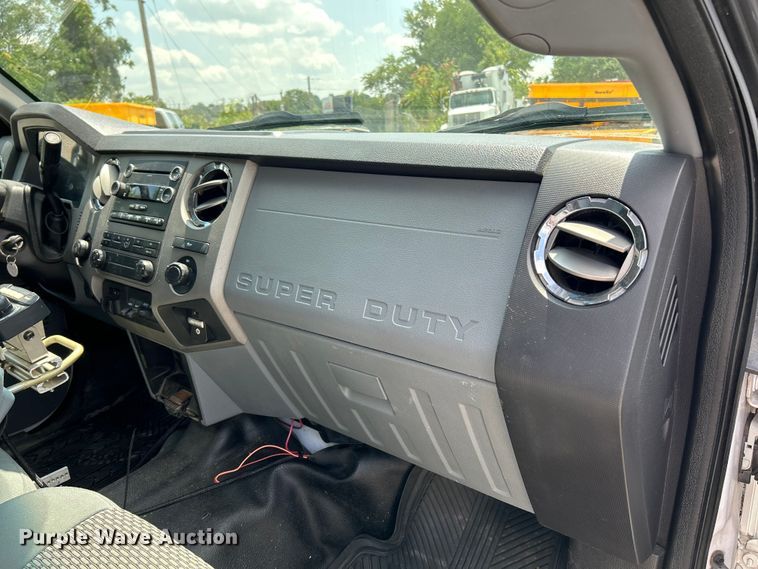 image for item NL9413 2015 Ford F350 Super Duty XLT  Crew Cab pickup truck