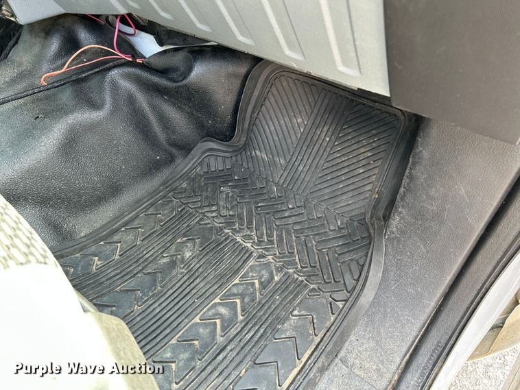 image for item NL9413 2015 Ford F350 Super Duty XLT  Crew Cab pickup truck