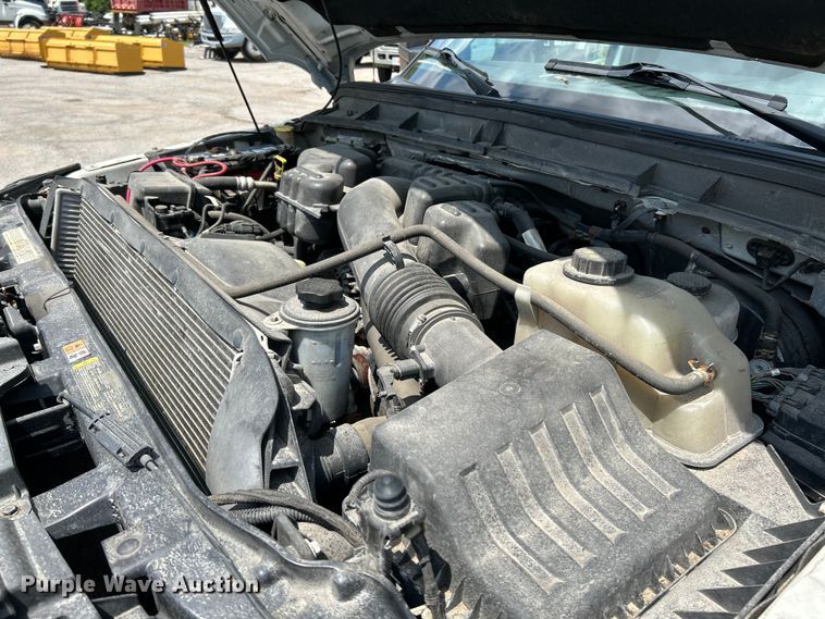 image for item NL9413 2015 Ford F350 Super Duty XLT  Crew Cab pickup truck