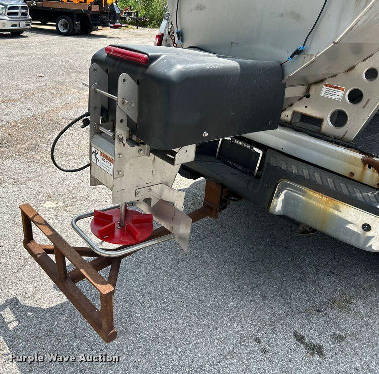 image for item NL9413 2015 Ford F350 Super Duty XLT  Crew Cab pickup truck