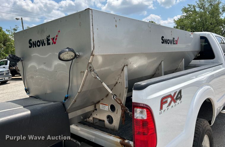 image for item NL9413 2015 Ford F350 Super Duty XLT  Crew Cab pickup truck