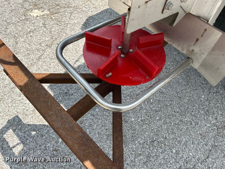 image for item NL9413 2015 Ford F350 Super Duty XLT  Crew Cab pickup truck