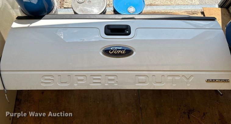 image for item NL9413 2015 Ford F350 Super Duty XLT  Crew Cab pickup truck