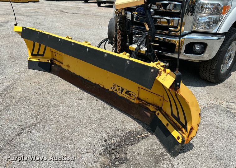 image for item NL9413 2015 Ford F350 Super Duty XLT  Crew Cab pickup truck