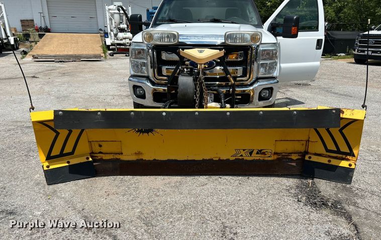 image for item NL9413 2015 Ford F350 Super Duty XLT  Crew Cab pickup truck