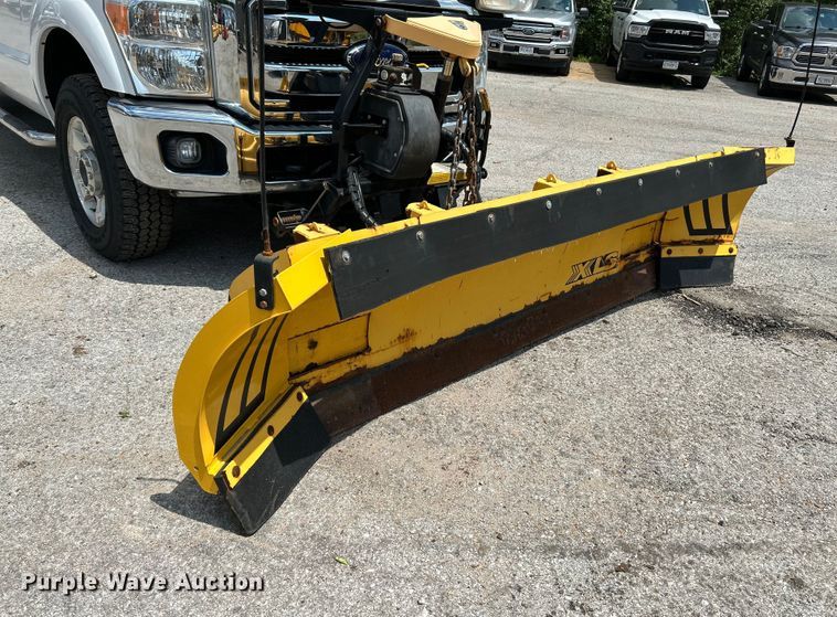 image for item NL9413 2015 Ford F350 Super Duty XLT  Crew Cab pickup truck