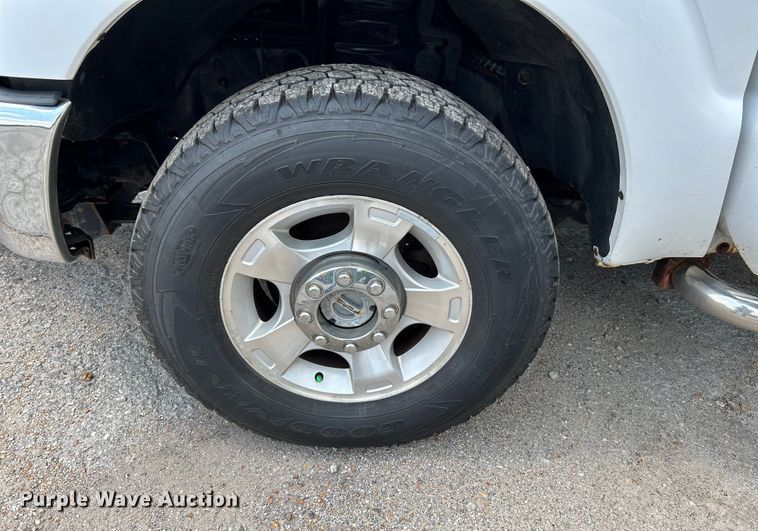 image for item NL9413 2015 Ford F350 Super Duty XLT  Crew Cab pickup truck