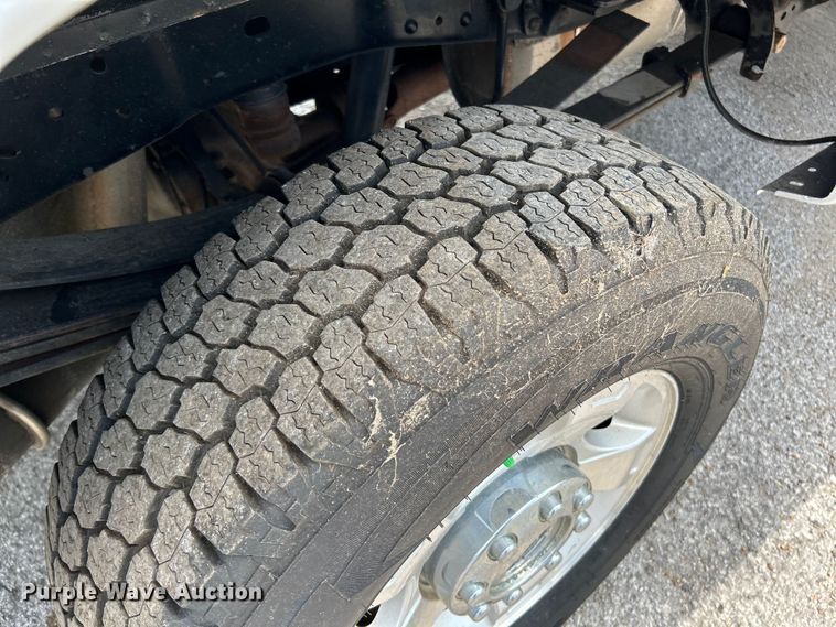 image for item NL9413 2015 Ford F350 Super Duty XLT  Crew Cab pickup truck